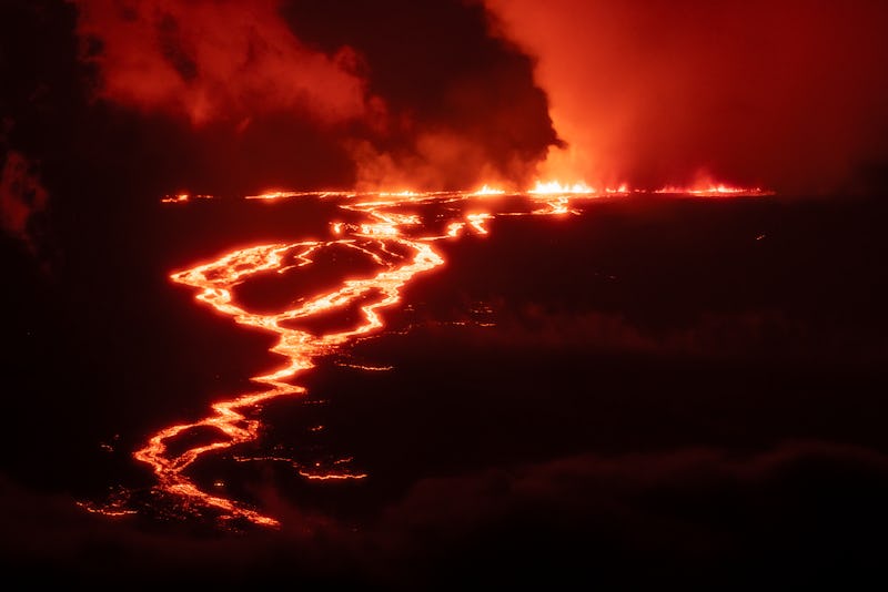 MAUNA LOA, HI - NOVEMBER 28: The Big Island's Mauna Loa Volcano erupts on November 28, 2022 on the I...