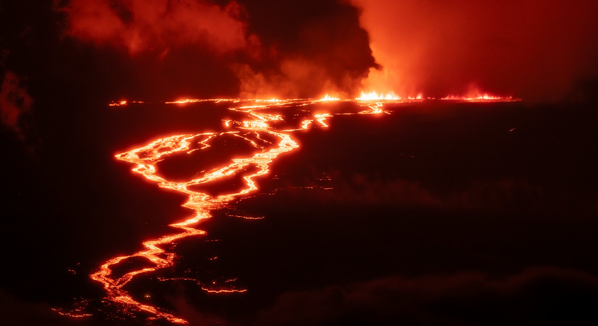 MAUNA LOA, HI - NOVEMBER 28: The Big Island's Mauna Loa Volcano erupts on November 28, 2022 on the I...