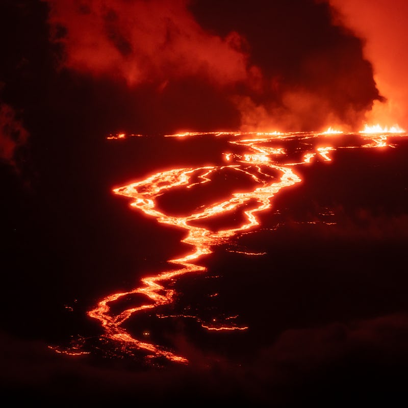 MAUNA LOA, HI - NOVEMBER 28: The Big Island's Mauna Loa Volcano erupts on November 28, 2022 on the I...