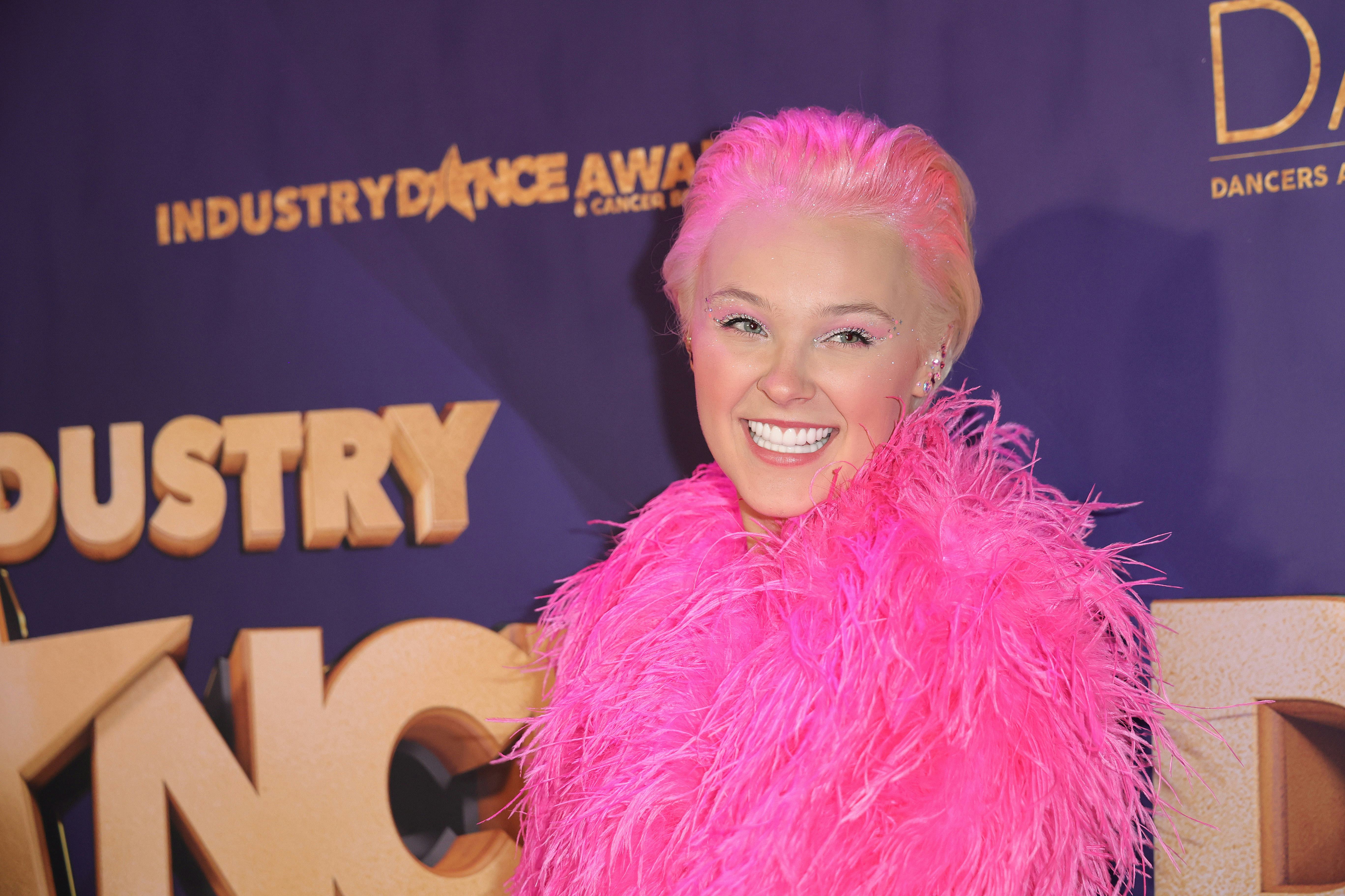 LOS ANGELES, CALIFORNIA - OCTOBER 12: JoJo Siwa attends the 2022 Industry Dance Awards at Avalon Hol...