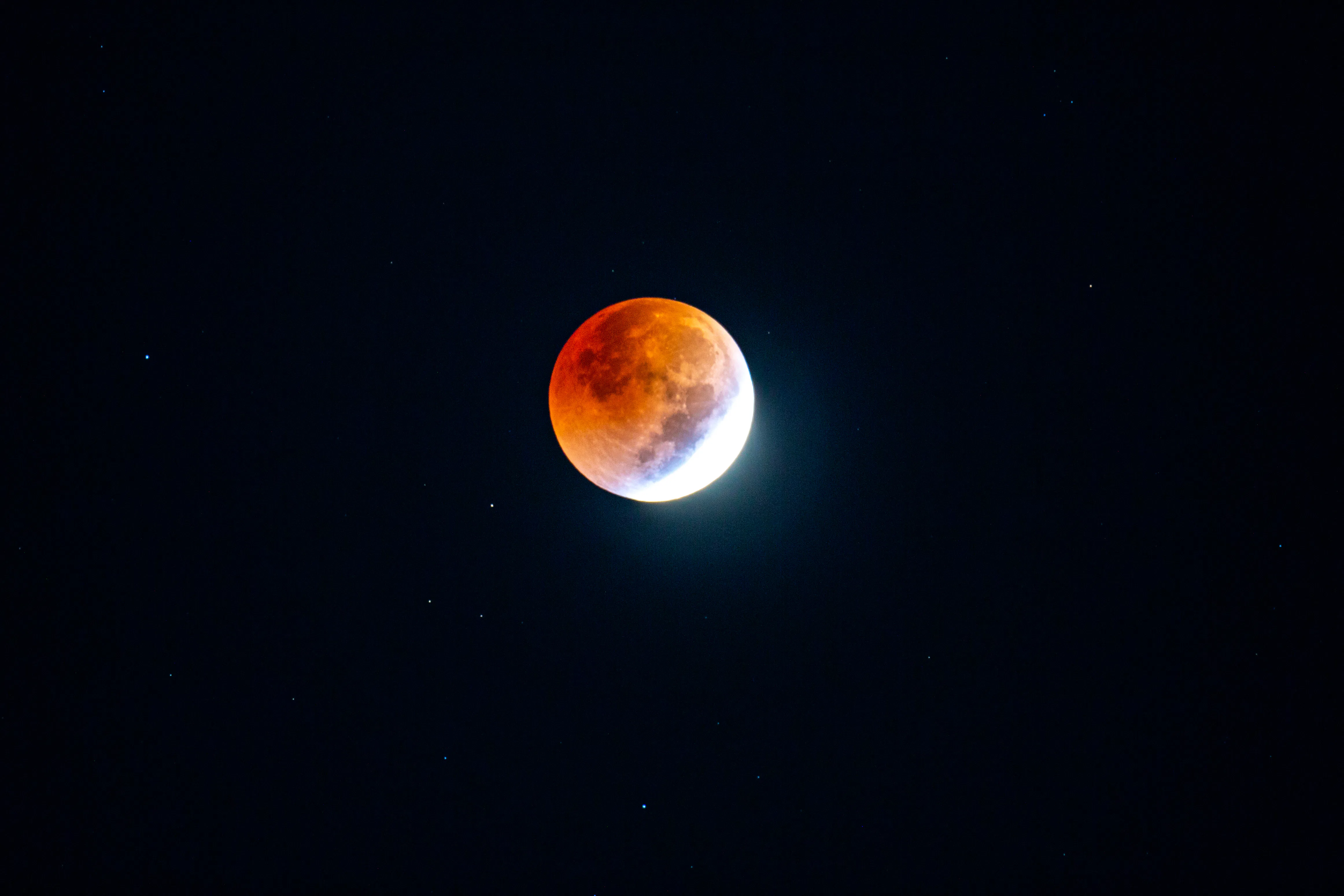 beaver-blood-moon-9-breathtaking-images-of-november-s-lunar-eclipse