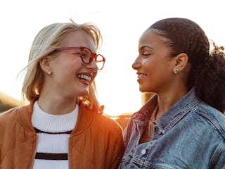 Two friends have fun at a Friendsgiving with Bumble BFF event.