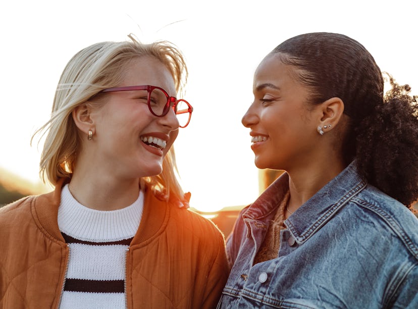 Two friends have fun at a Friendsgiving with Bumble BFF event.