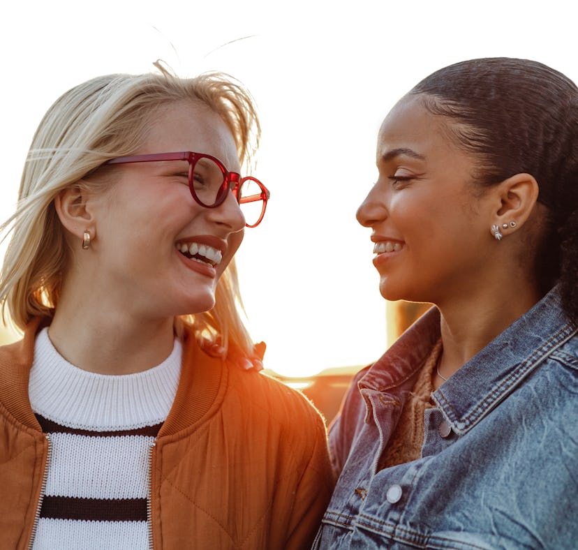 Two friends have fun at a Friendsgiving with Bumble BFF event.