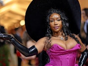 NEW YORK, NEW YORK - MAY 02: SZA attends The 2022 Met Gala Celebrating "In America: An Anthology of ...