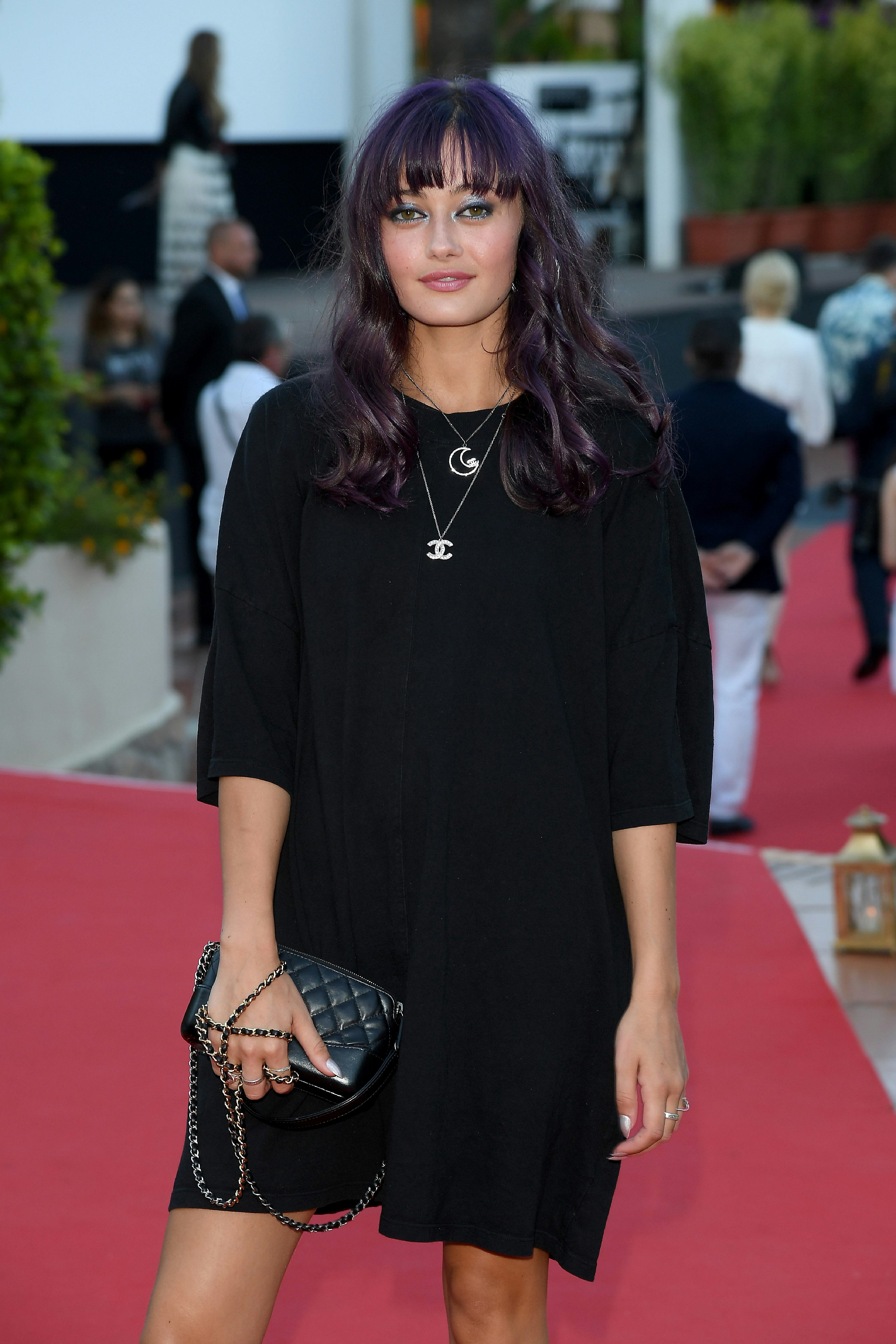 Ella Purnell with violet-inspired brunette hair.