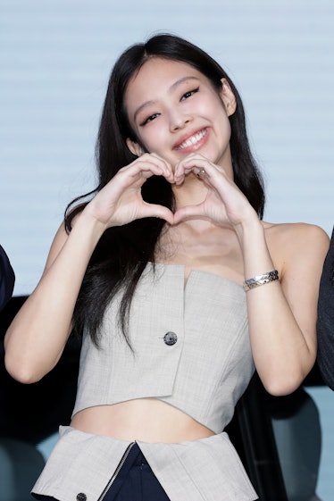 Jennie Stuns in Her Luxurious Chanel Stage Outfit- MyMusicTaste