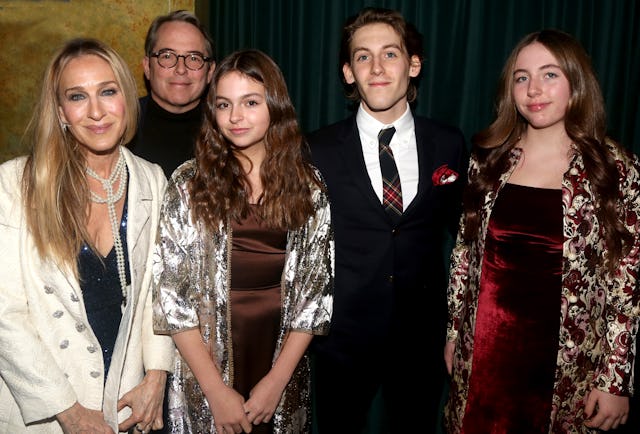 NEW YORK, NEW YORK - DECEMBER 11: (L-R) Matthew Broderick, Sarah Jessica Parker, Tabitha Hodge Brode...