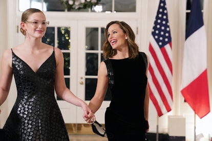 Jennifer Garner and her daughter Violet arrive for the White House state dinner.