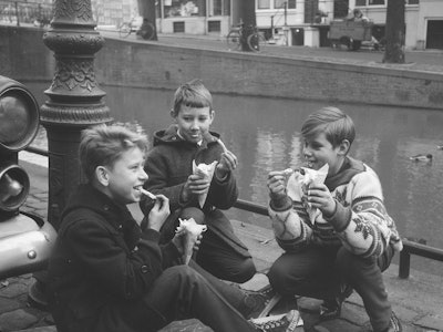 Assignment Trouw, frites eating children, November 19, 1962, FRITES, Children, The Netherlands, 20th...