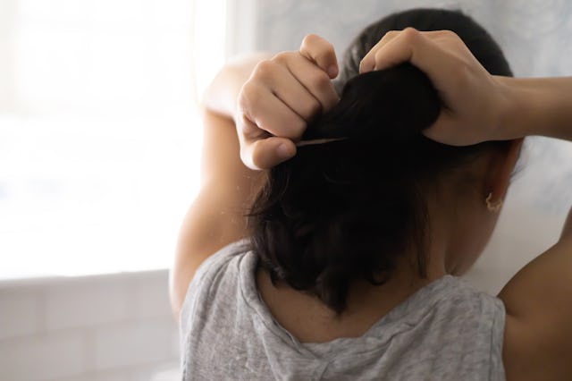 putting hair in ponytail