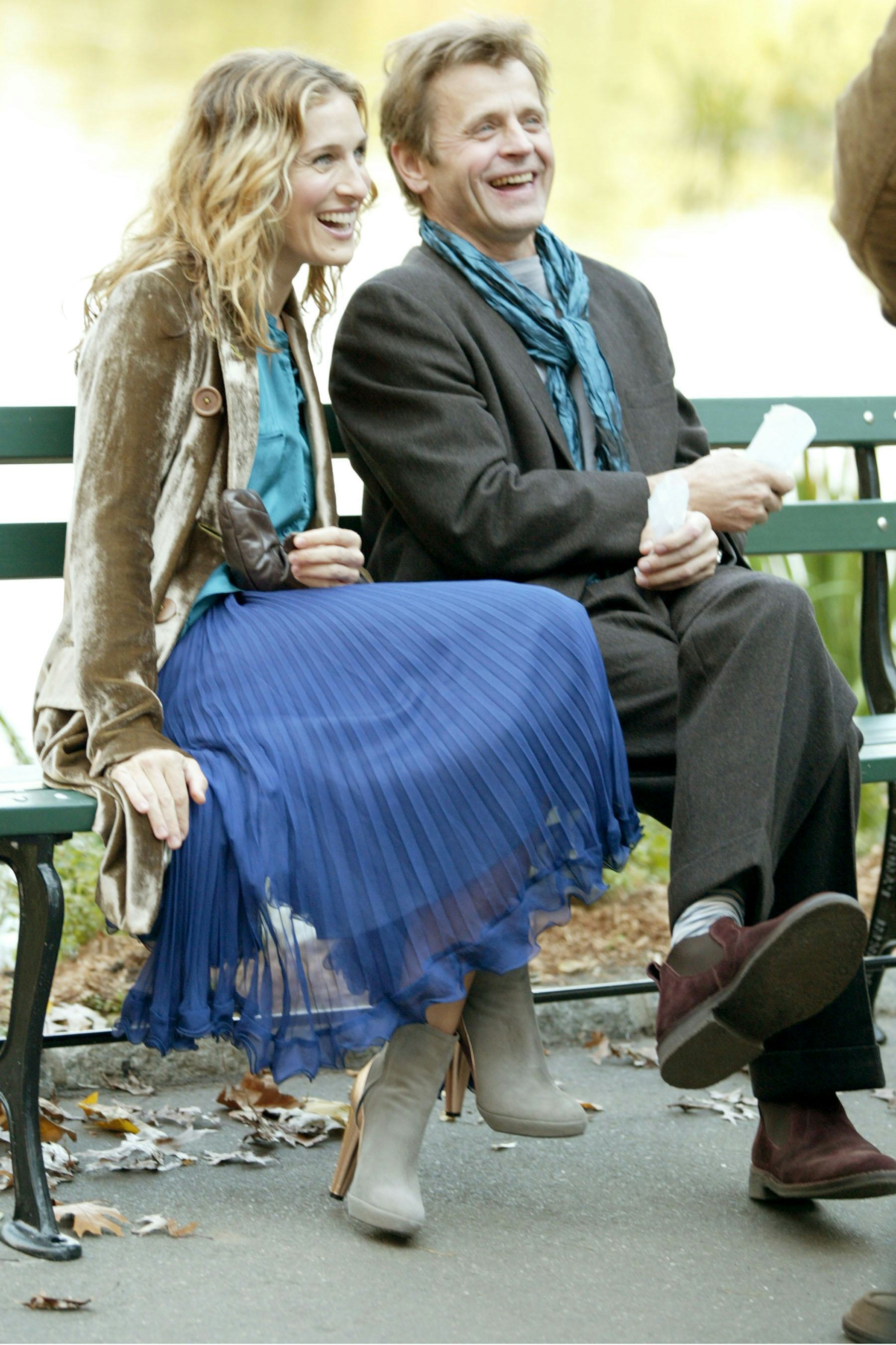 Sarah Jessica Parker as Carrie Bradshaw, wearing color-blocked shoes and a matching outfit.