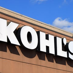 LEVITTOWN, NEW YORK Kohl's storefront sign for article on kohl's new year's eve 2022 store hours