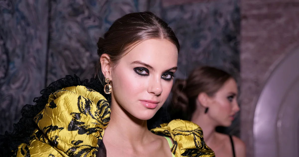 Smudgy Grunge Eye Makeup Is An Easy Alternative To A CatEye