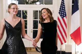 Jennifer Garner and her daughter Violet Affleck arrive for the White House state dinner for French P...