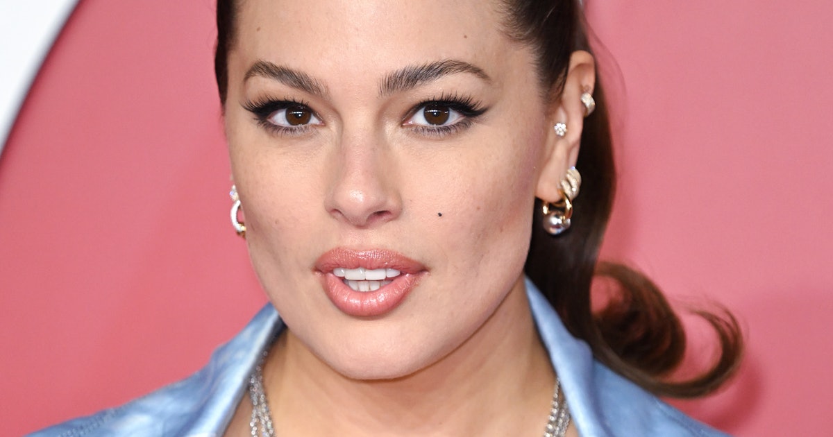 Ashley Graham Posts Relatable Selfie While Doing Some Last-Minute ...