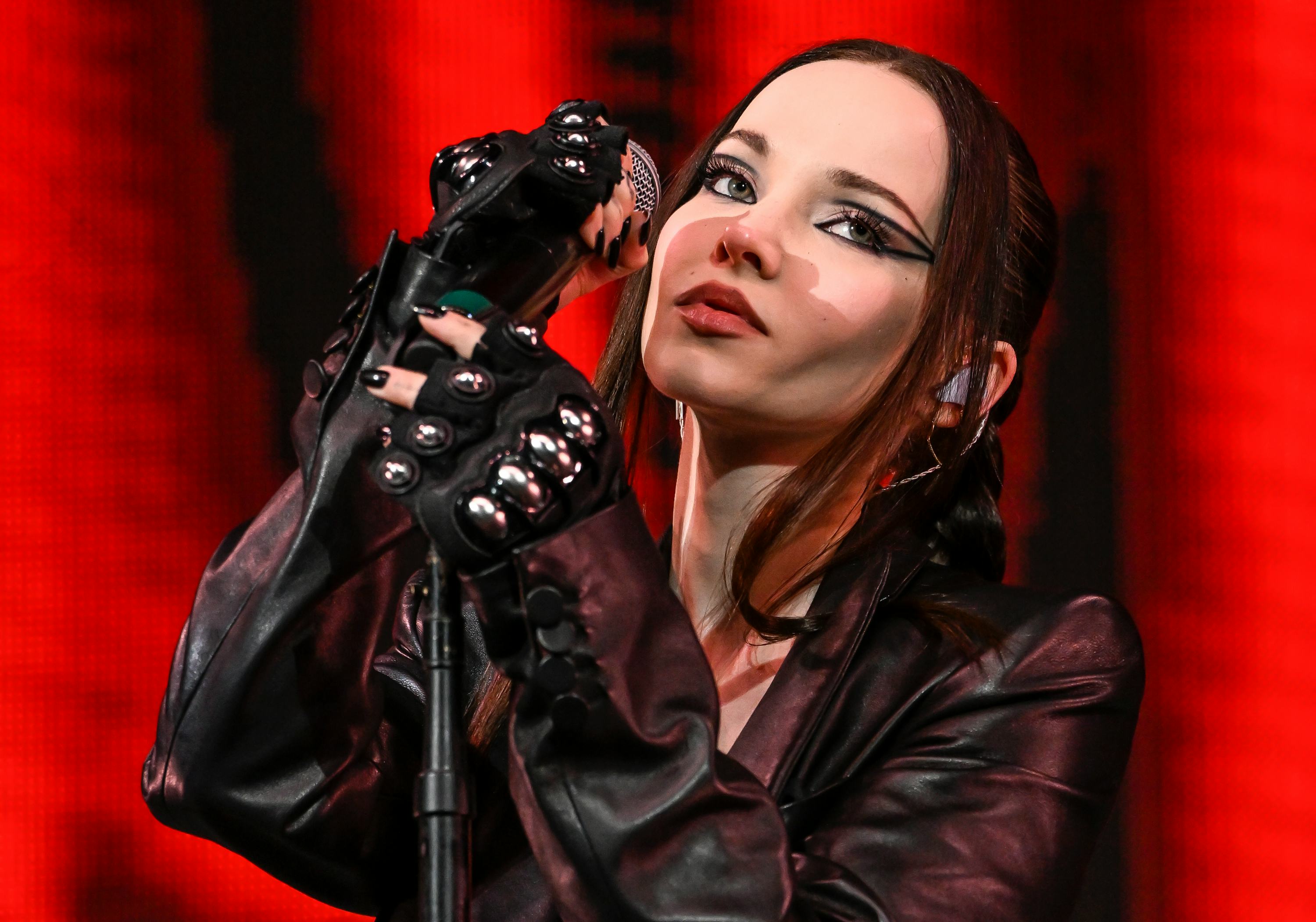 Here are 10 new and emerging artists that's sure to take 2023 by storm. 