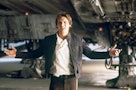 美国演员哈里森·福特在《星球大战:第五集-帝国反击战》的片场执导。