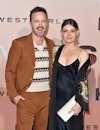 好莱坞，加利福尼亚——3月5日:Aaron Paul和Lauren Parsekian出席HBO新剧《西部大爆炸》的首映式。