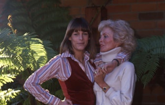 LOS ANGELES - 1979:  Actress Jamie Lee Curtis and her mother actress Janet Leigh pose for a portrait...