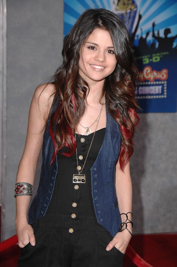 HOLLYWOOD - JANUARY 17: Actress Selena Gomez arrives at Disney's Premiere of 'Hannah Montana & Miley...