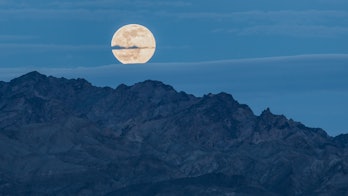 Wolf Moonrise"nSunset Point Overlook"nLake Mead National Recreation Area"nNevada"nJanuary 2022