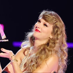 Taylor Swift Fans Sue Ticketmaster // Lawsuit For Eras Tour Tickets Disaster