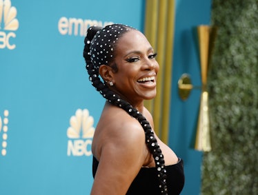 Sheryl Lee Ralph wears a bedazzled ponytail and face makeup at the 2022 Emmys.