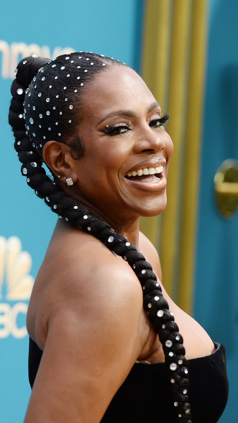 Sheryl Lee Ralph wears a bedazzled ponytail and face makeup at the 2022 Emmys.