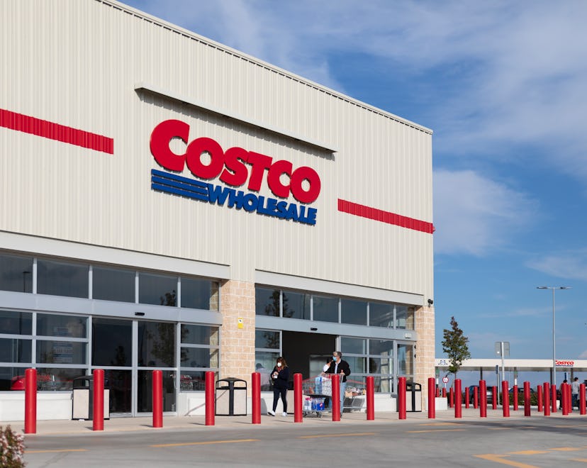 The front of a Costco store that will be open on Christmas Eve 2022 and closed on Christmas Day 2022...