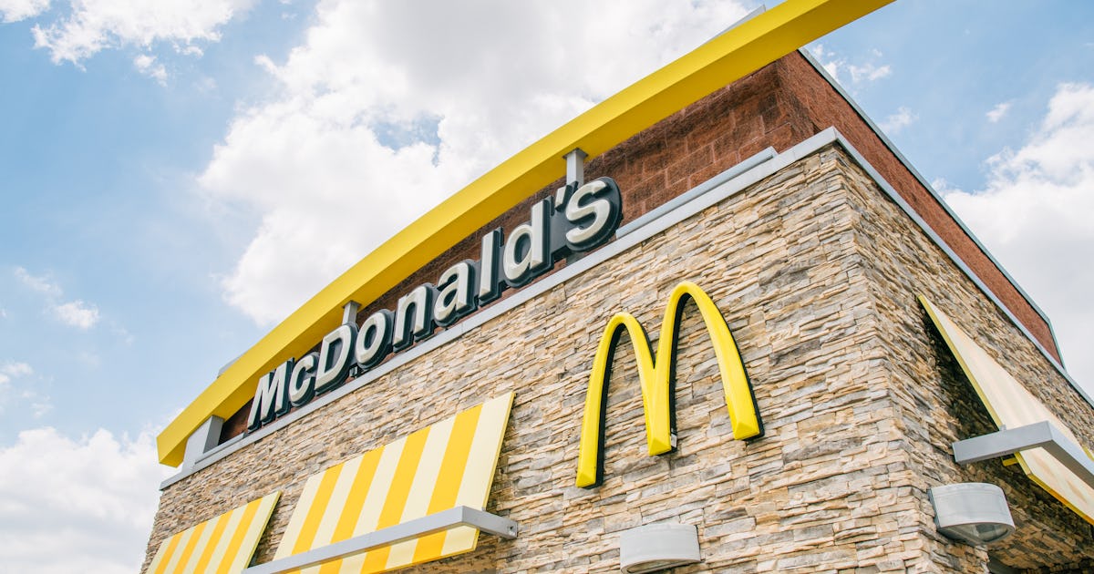 McDonalds' 2022 Christmas Eve & Day Hours Are Great For Parents Christmas Eve Hours Mcdonalds