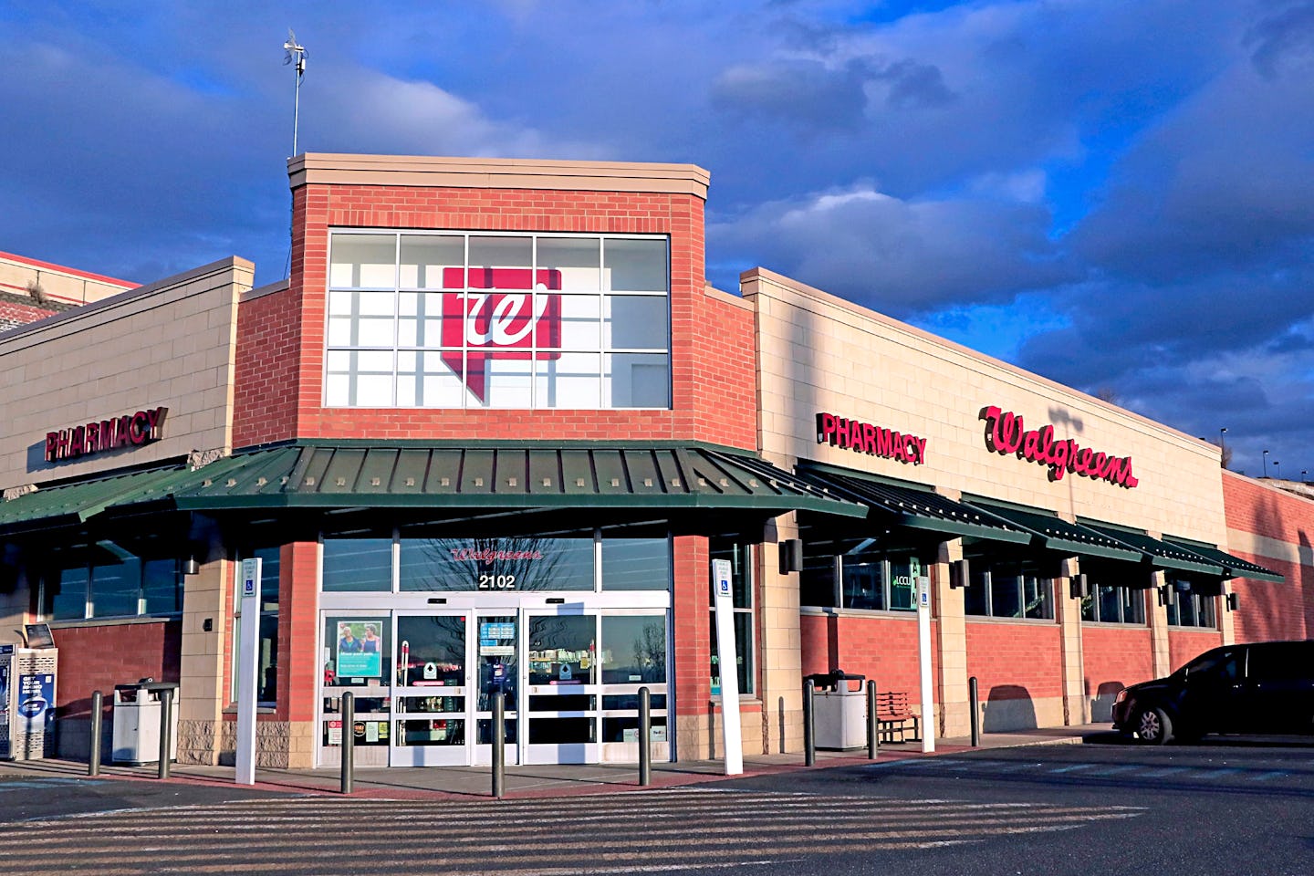 Walgreens' 2022 Christmas Eve & Day Hours Are Pretty Convenient