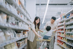a family grocery shopping in an article about safeway Christmas hours 2022