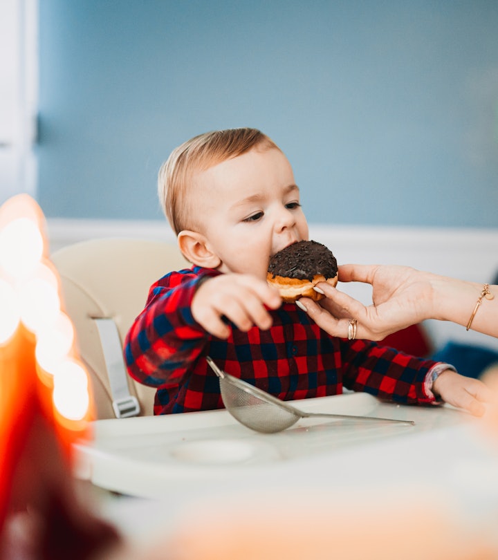 Baby boy eats donuts but is Dunkin' open on Christmas 2022?