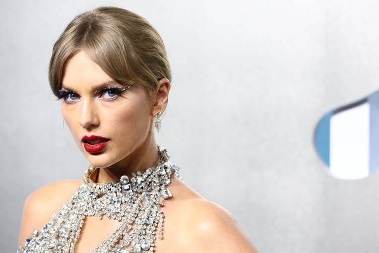 NEWARK, NEW JERSEY - AUGUST 28: Taylor Swift attends the 2022 MTV VMAs at Prudential Center on Augus...