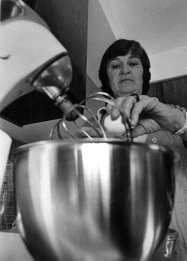 JAN 26 1978, JAN 28 1978, FEB 1 1978 Cooking & Cooks Ms. Ewalt discusses cooking technique as she br...