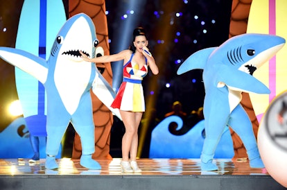 GLENDALE, AZ - FEBRUARY 01: Katy Perry performs during the Pepsi Super Bowl XLIX Halftime Show at Un...
