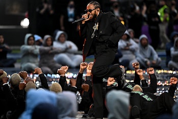Louis Vuitton on X: #KendrickLamar at the #SuperBowl in #LouisVuitton. The  rapper performed at the Half Time Show wearing a look from Virgil Abloh's  Fall-Winter 2022 Collection. #LVMenFW22  / X