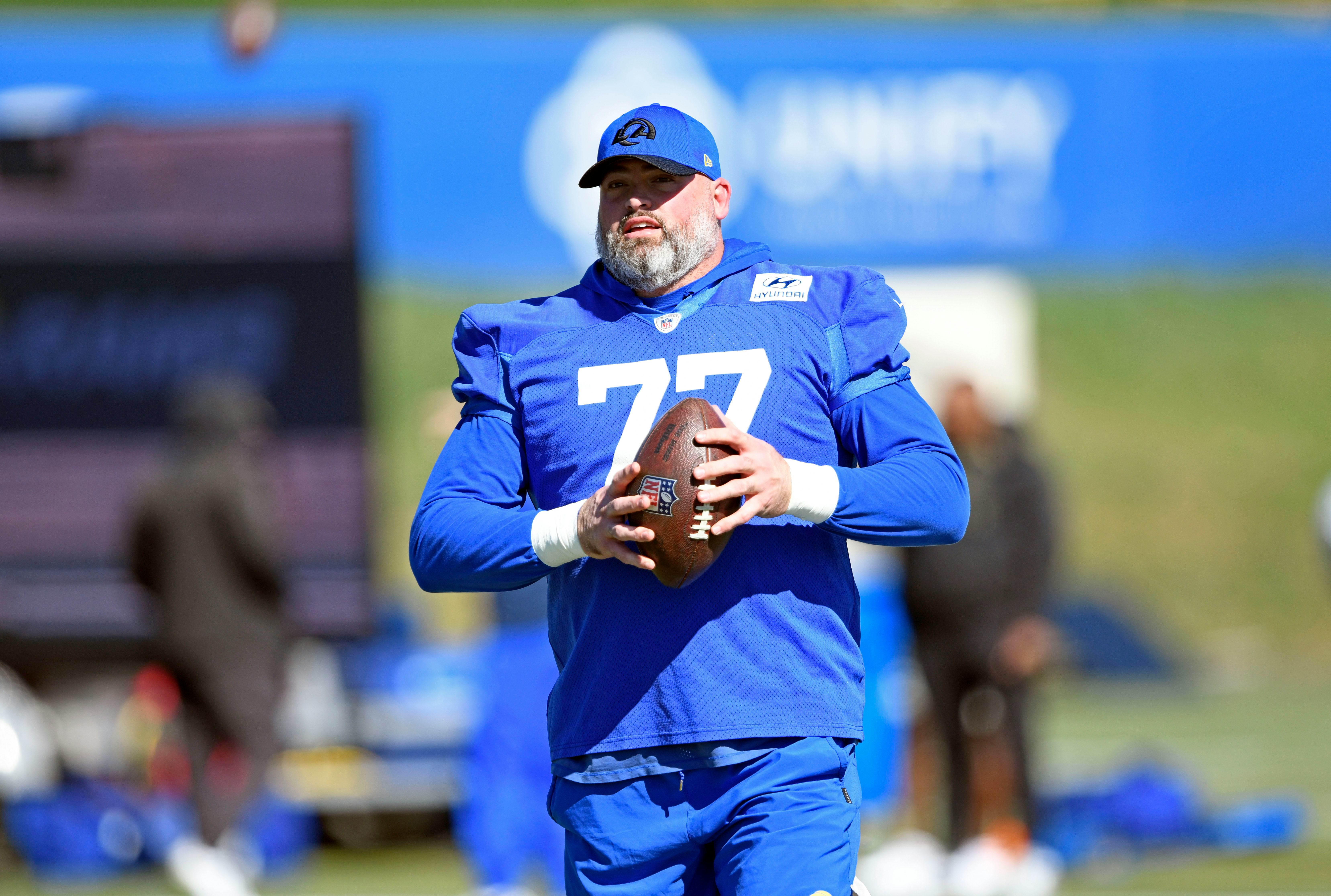 Andrew Whitworth's kid was caught reading at the 2022 Super Bowl.