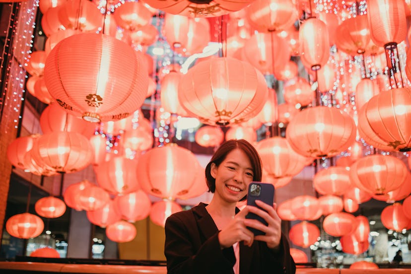 A woman video chats with her family, show us a beautiful lantern festival near her office.