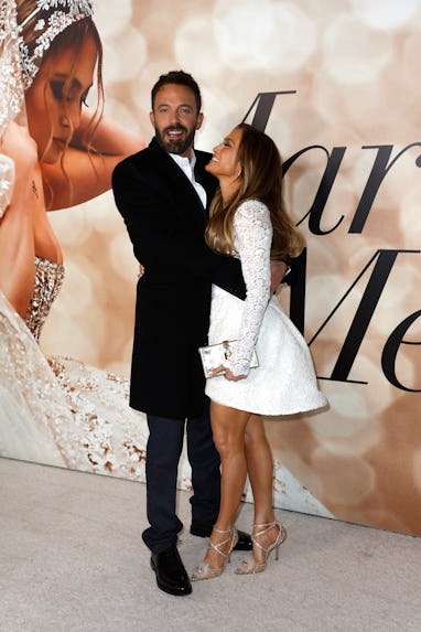 LOS ANGELES, CALIFORNIA - FEBRUARY 08:(L-R) Ben Affleck and Jennifer Lopez attend the Los Angeles Sp...
