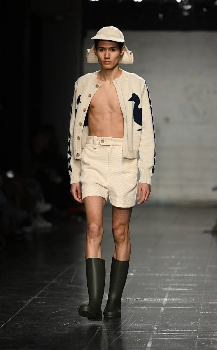 A model in a beige cardigan, short and hat by S. S. Daley at the London Fashion Week Fall 2022