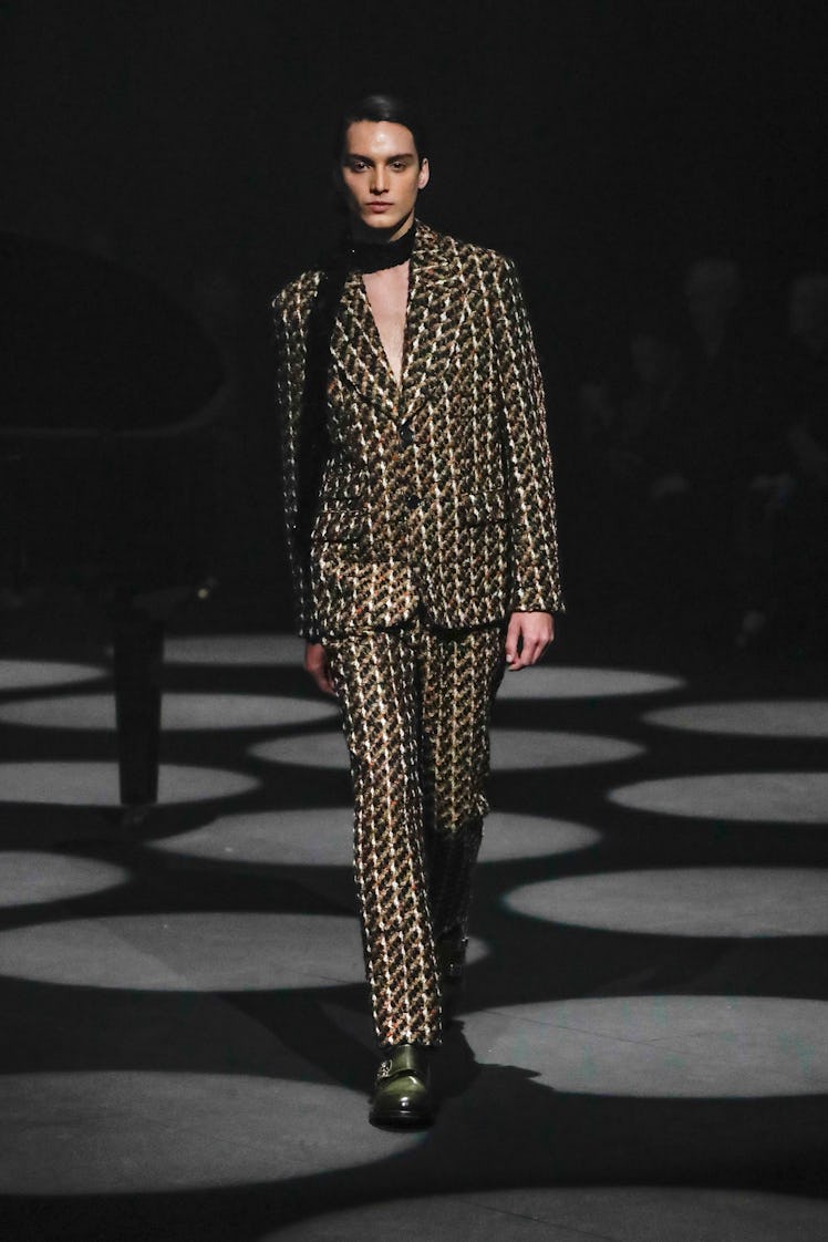 A model wearing a yellow black geometric print suit by Erdem at the London Fashion Week Fall 2022
