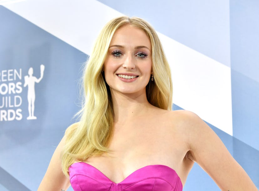 Sophie Turner celebrated her 26th bday with a massive cake that she posted on Instagram.