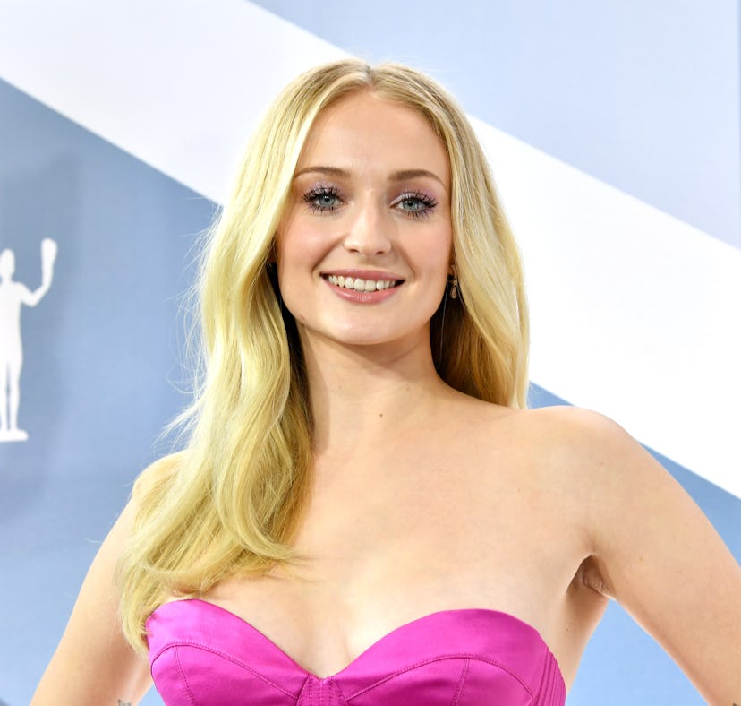 Sophie Turner celebrated her 26th bday with a massive cake that she posted on Instagram.