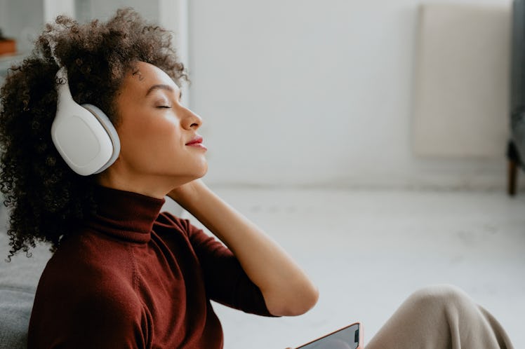 a young woman with headphones listening to a 5 minutes guided meditation