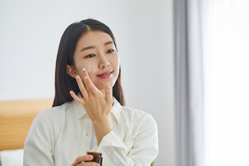 woman applying on skincare