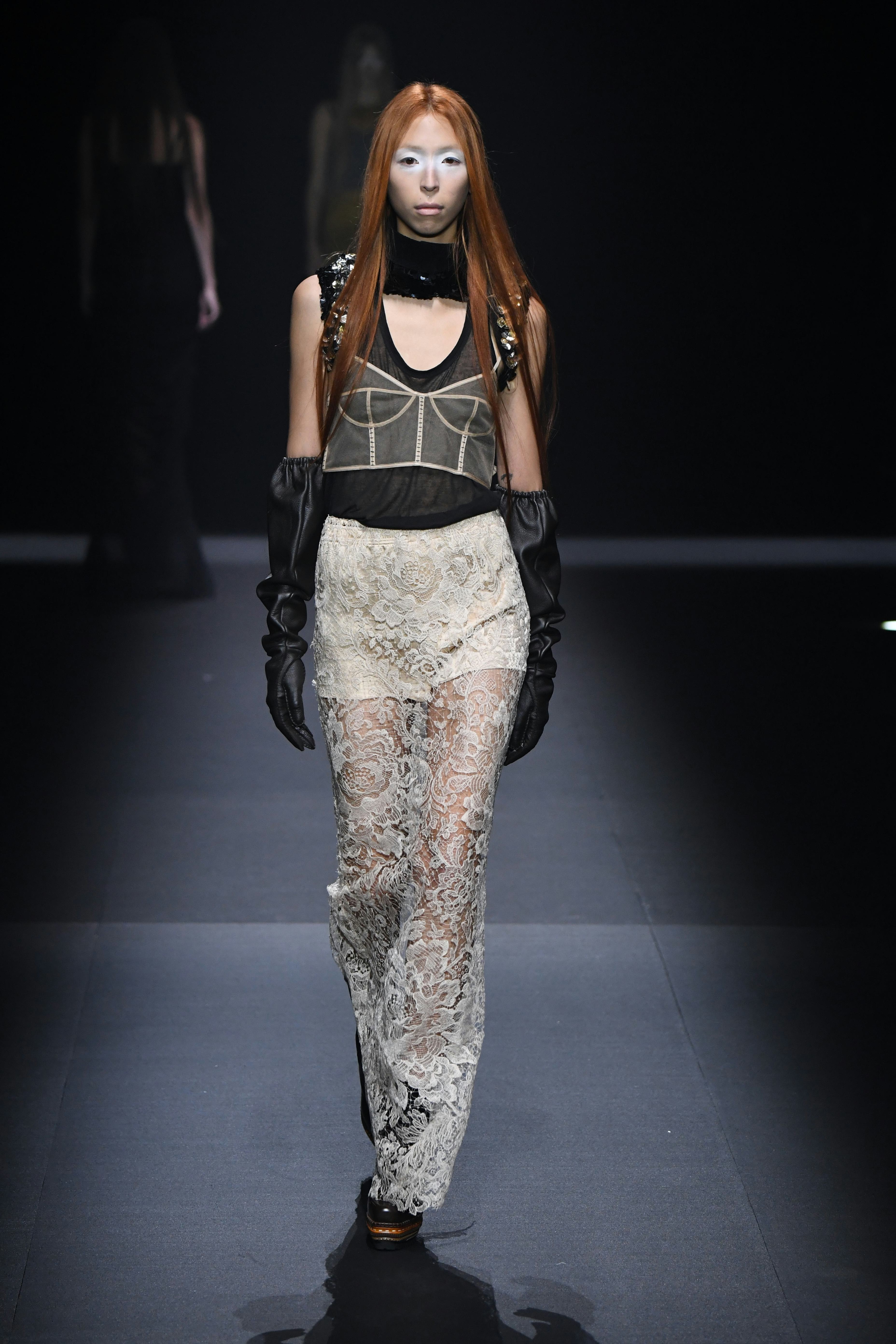 Vera Wang Spring 2020 runway corset look