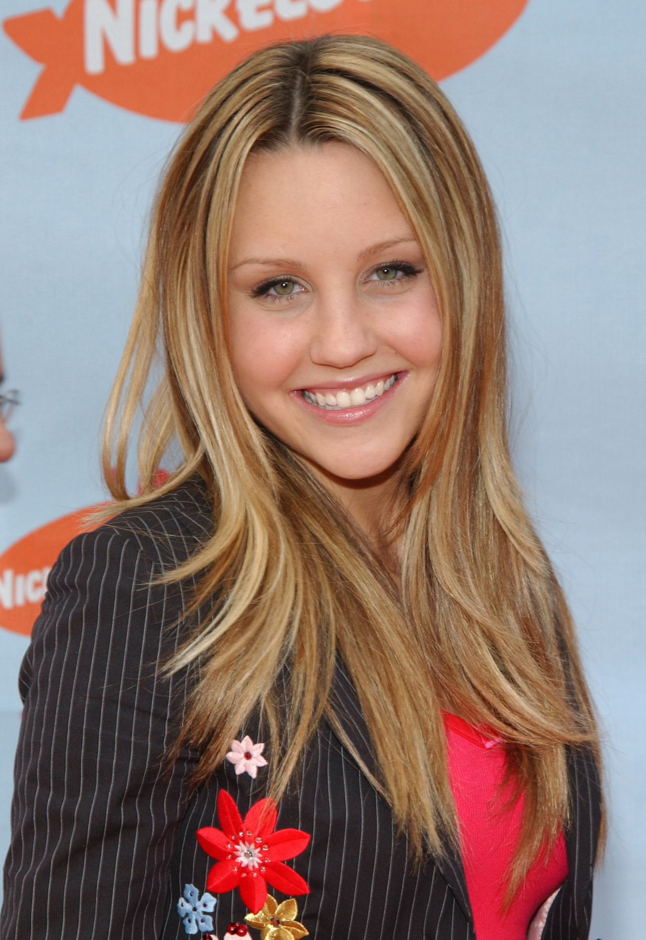 Amanda Bynes during Nickelodeon's 17th Annual Kids' Choice Awards - Arrivals at Pauley Pavillion in ...
