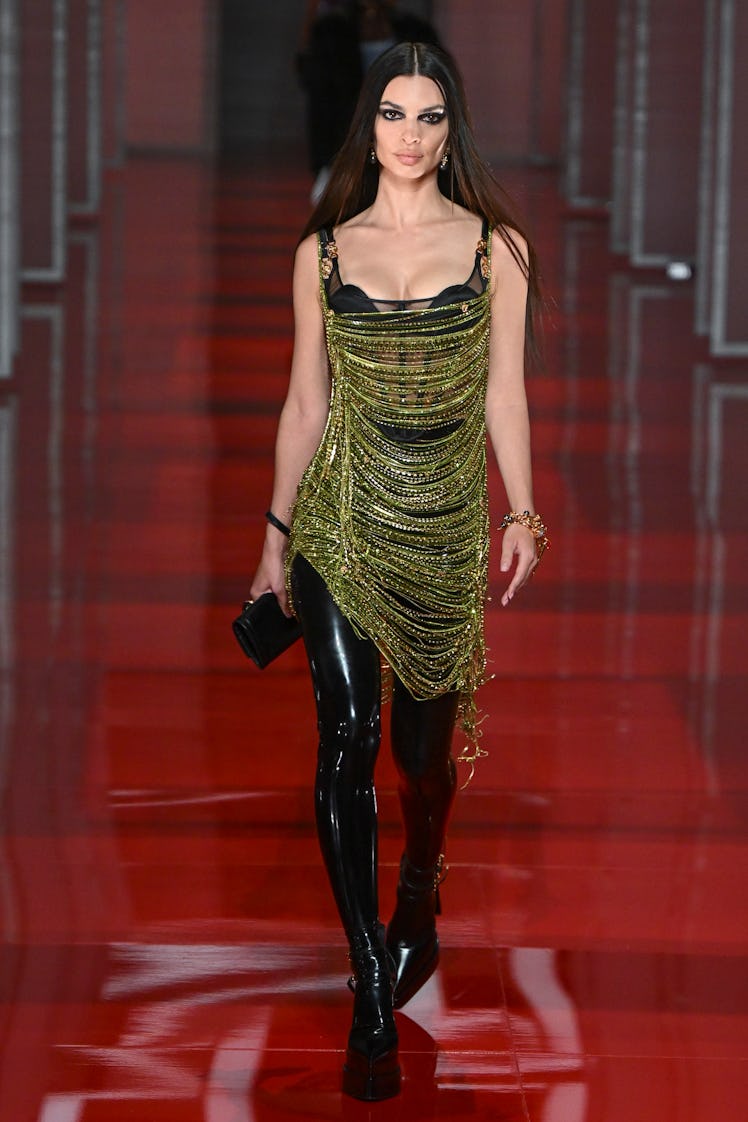 MILAN, ITALY - FEBRUARY 25: Emily Ratajkowski walks the runway during the Versace Ready to Wear Fall...
